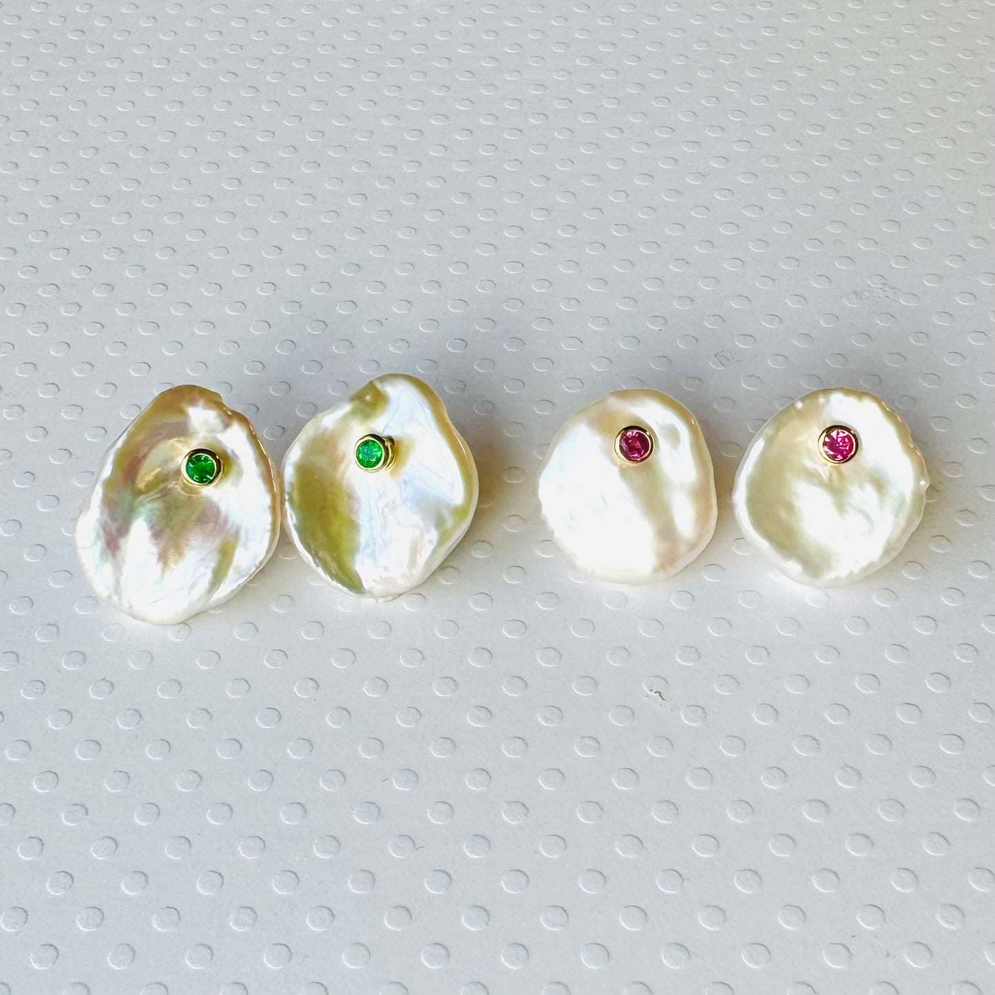 Petal pearl earrings 花びらパールピアス エメラルド
