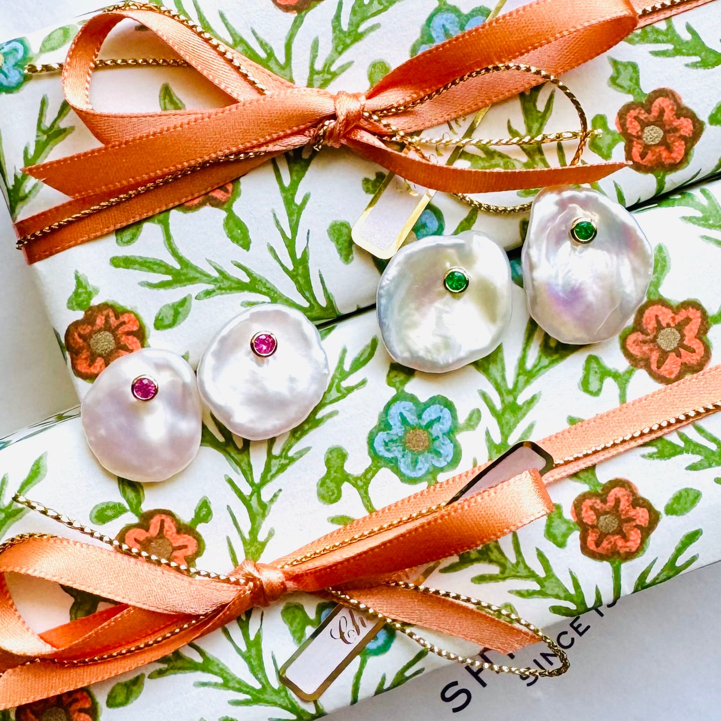 Petal pearl earrings 花びらパールピアス エメラルド