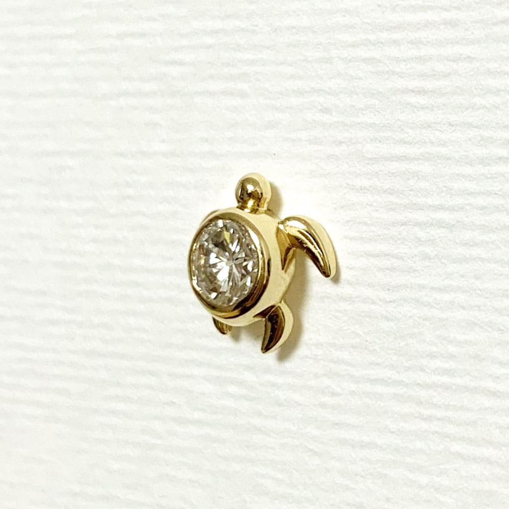 Dear little creatures : Turtle earrings かめピアス