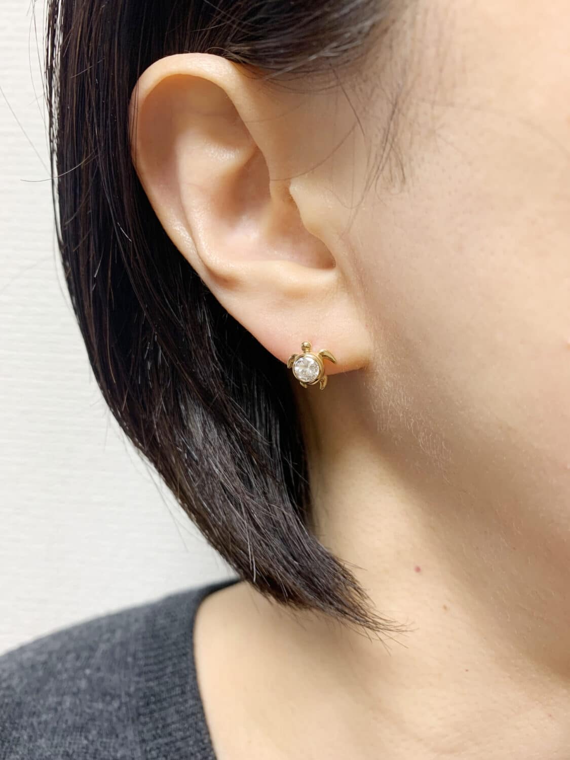 Dear little creatures : Turtle earrings かめピアス
