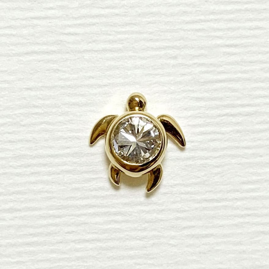 Dear little creatures : Turtle earrings かめピアス