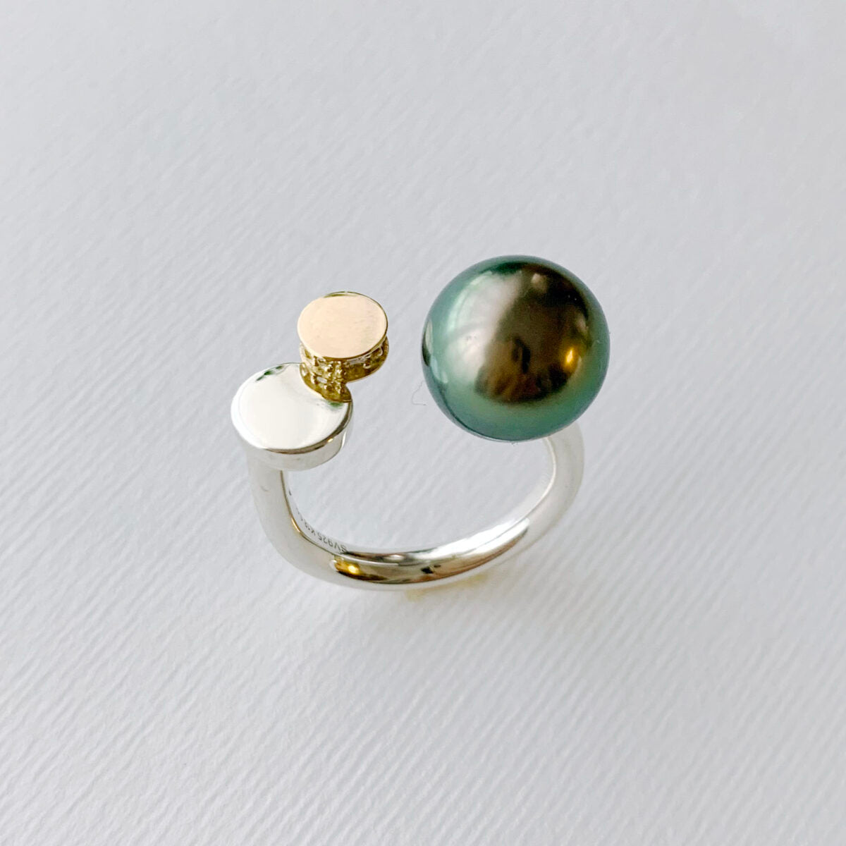 AMENBO RING : Black pearl combi