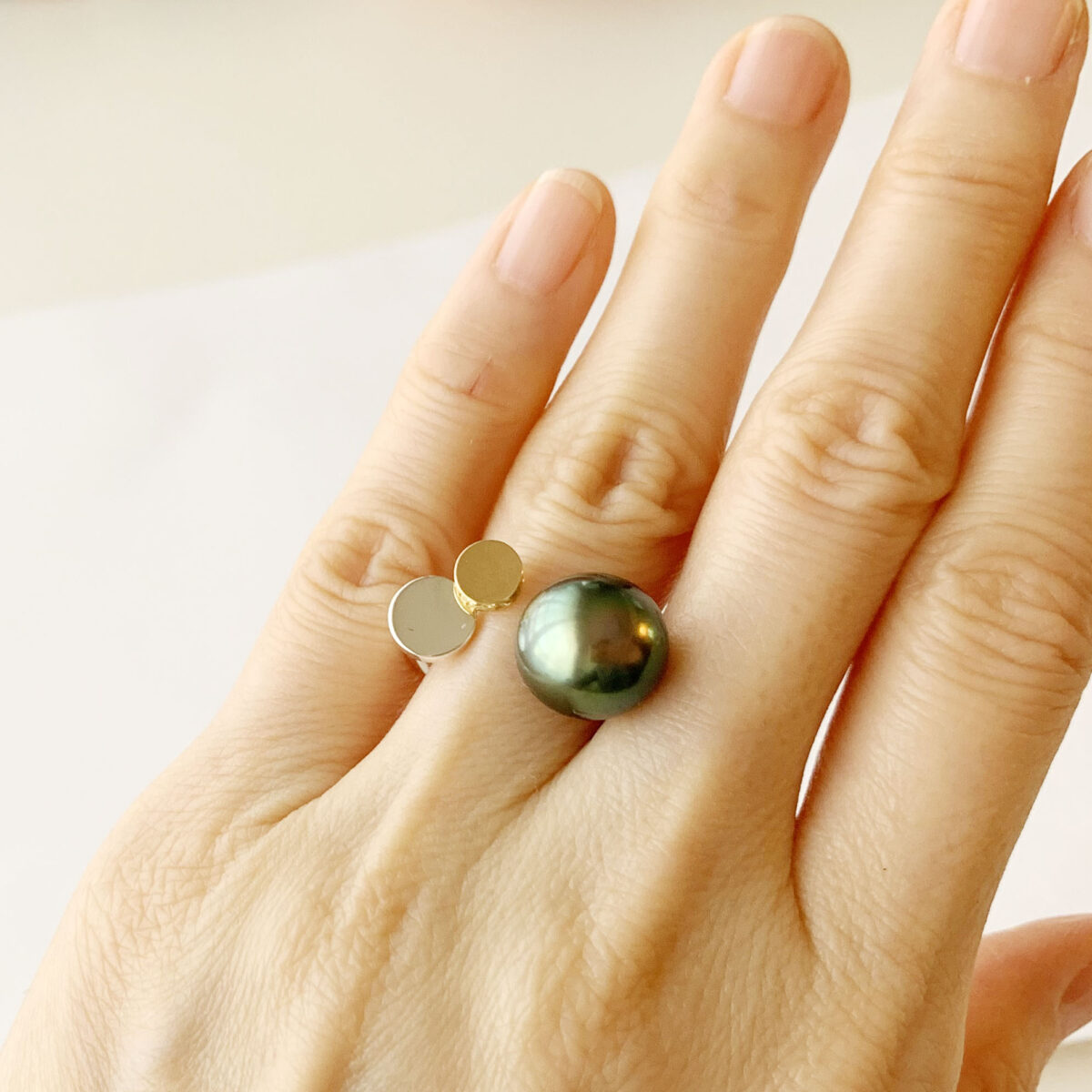 AMENBO RING : Black pearl combi