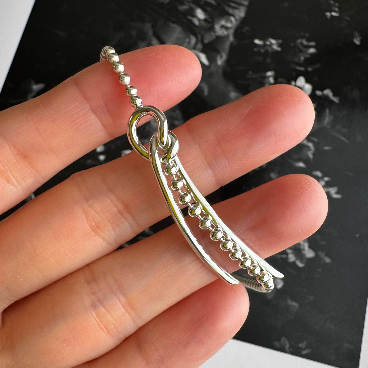 Threads :  Bow Tie Bracelet ①