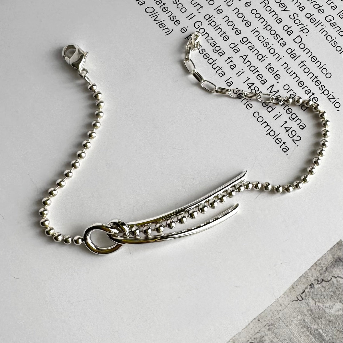 Threads :  Bow Tie Bracelet ①